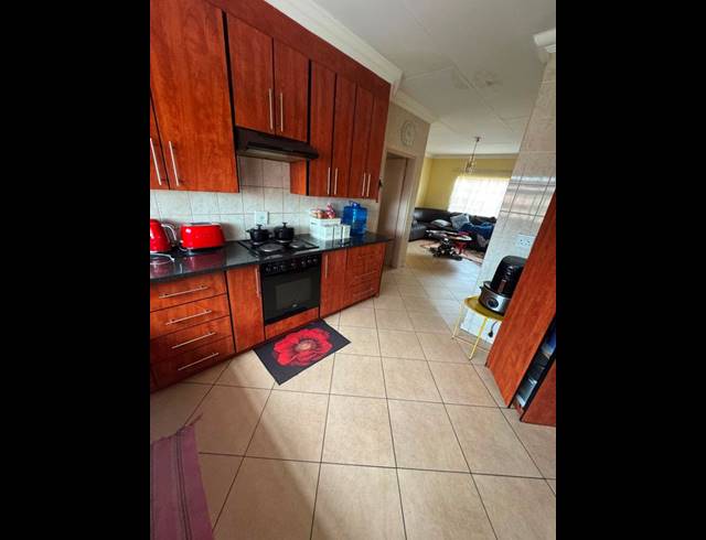 3 BEDROOM HOUSE FOR SALE IN AERORAND